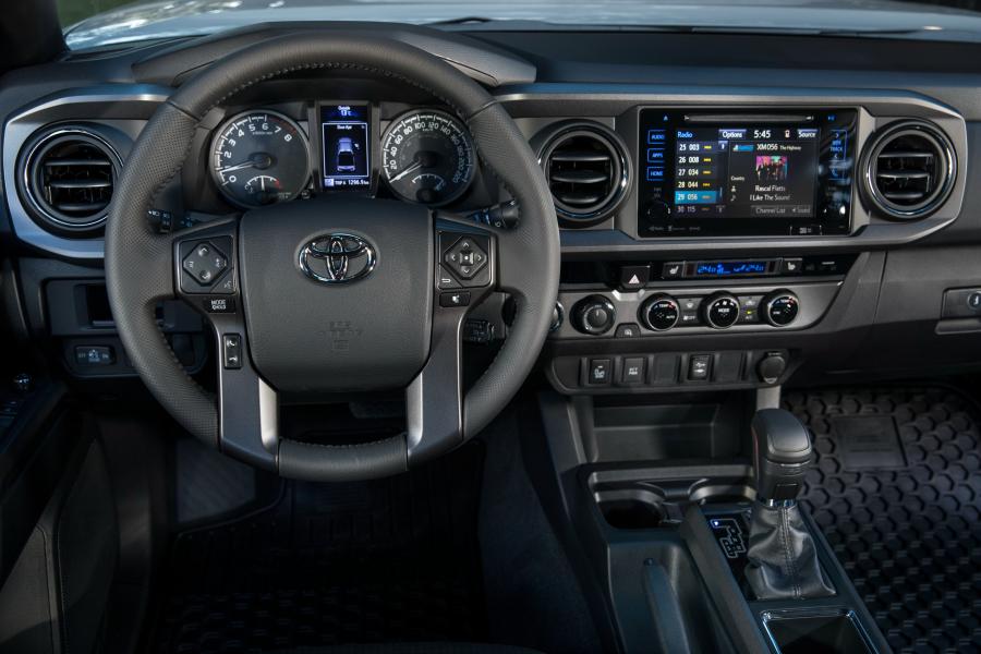 Торпедо Toyota Tacoma TRD Pro Double Cab 2016 года  (фото 2 из 45)